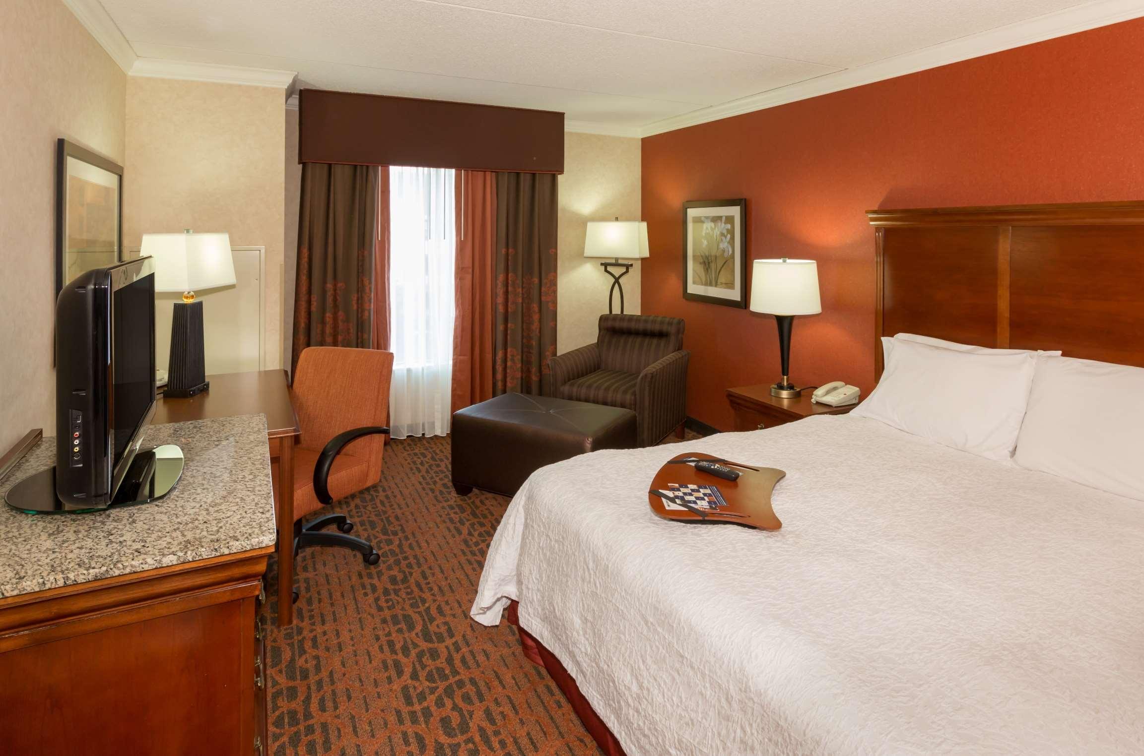 Hampton Inn & Suites Cleveland-Beachwood Exterior photo