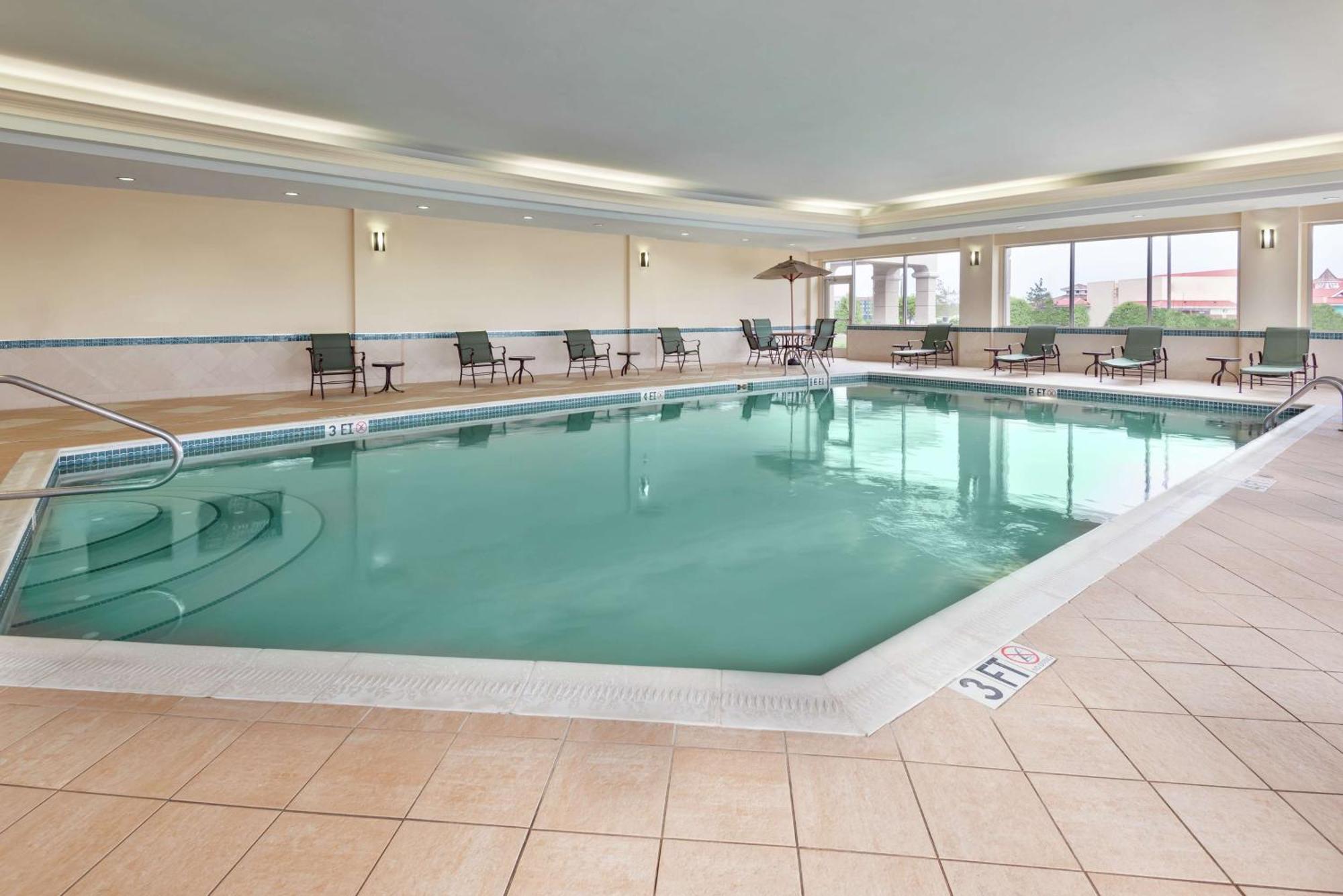 Hampton Inn & Suites Cleveland-Beachwood Exterior photo