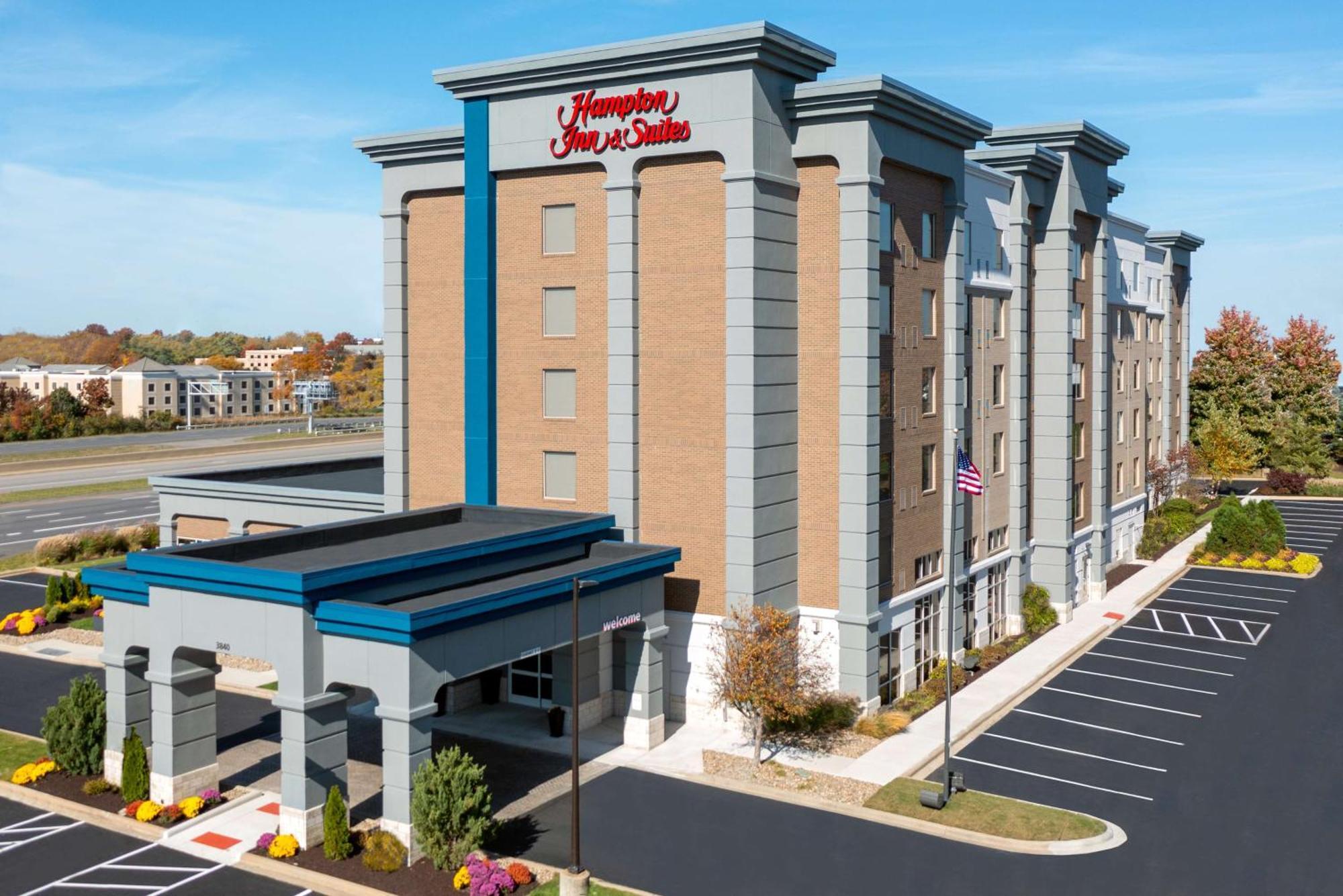 Hampton Inn & Suites Cleveland-Beachwood Exterior photo
