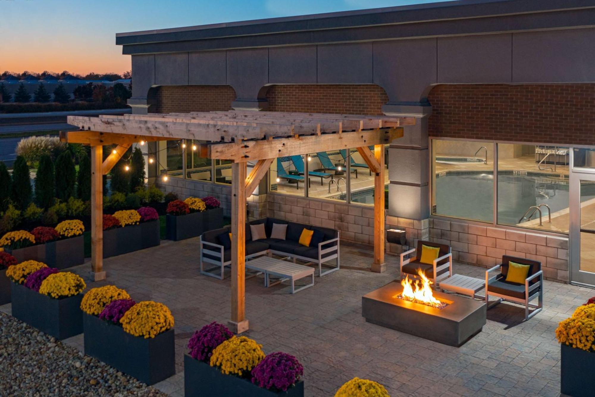 Hampton Inn & Suites Cleveland-Beachwood Exterior photo