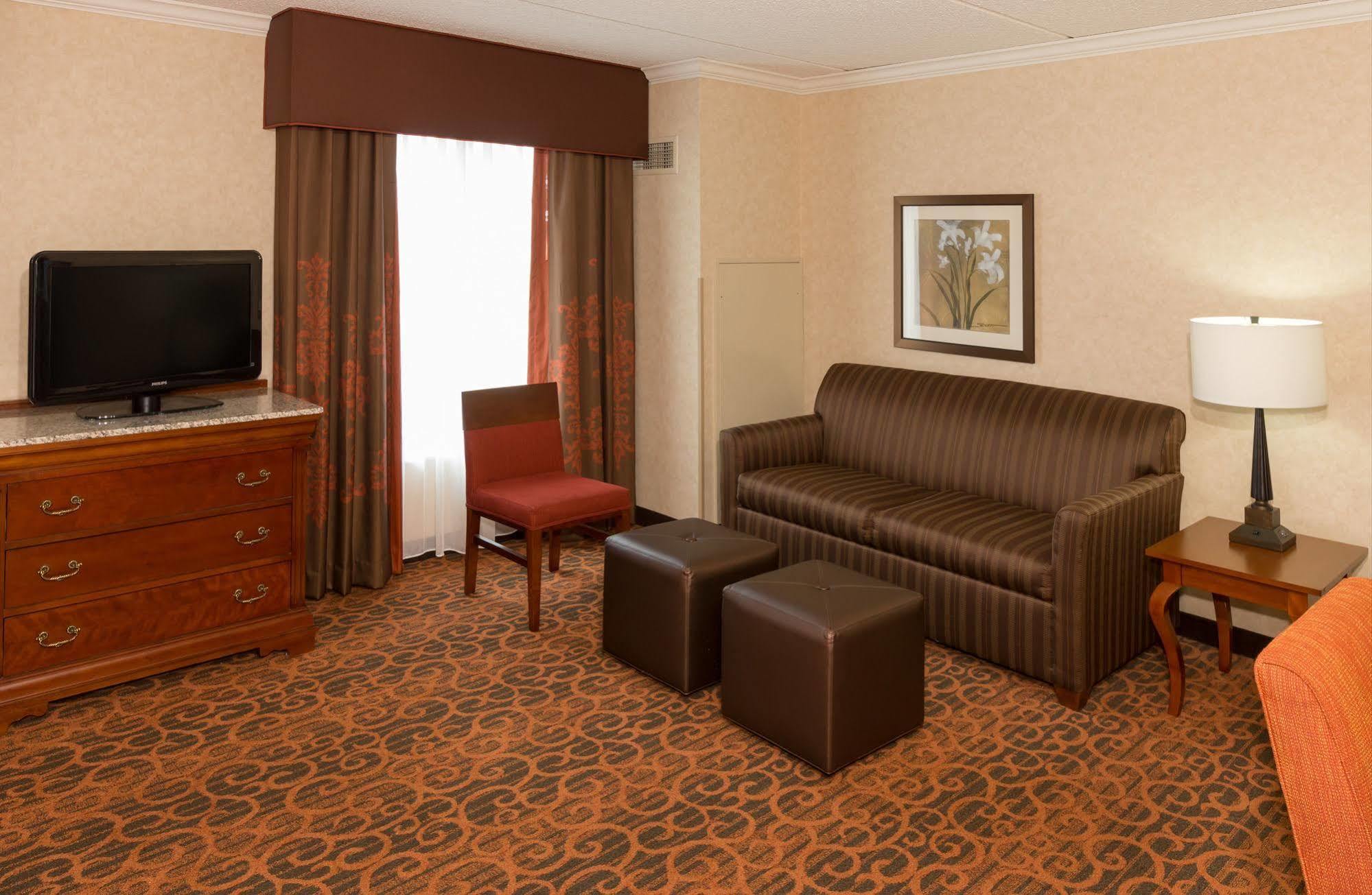 Hampton Inn & Suites Cleveland-Beachwood Exterior photo